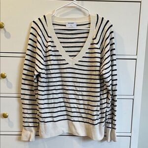 Old Navy Women's V-Neck Sweater in Black and Cream Stripes